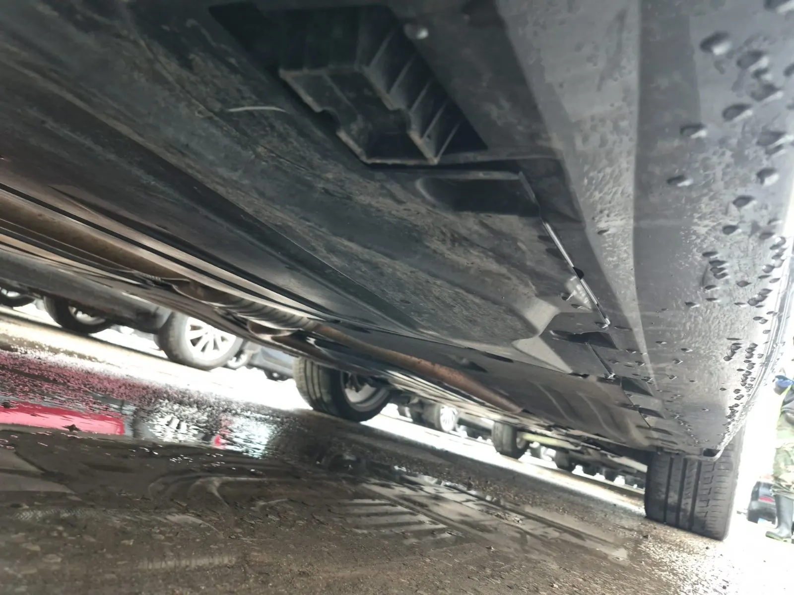 Undercarriage - Passenger Photo