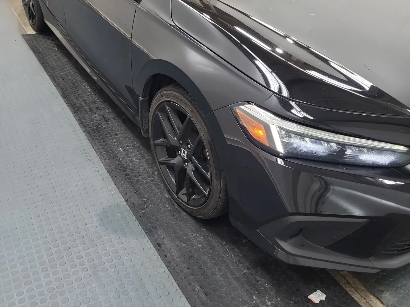 Right Front Wheel/Tire Photo