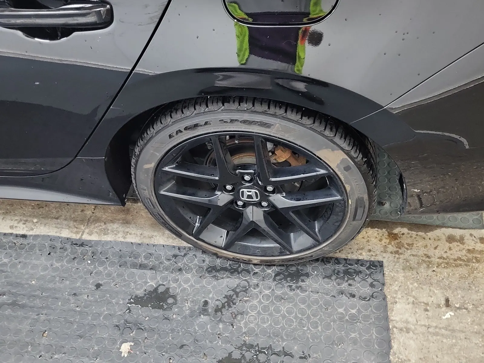 Left Rear Wheel/Tire Photo
