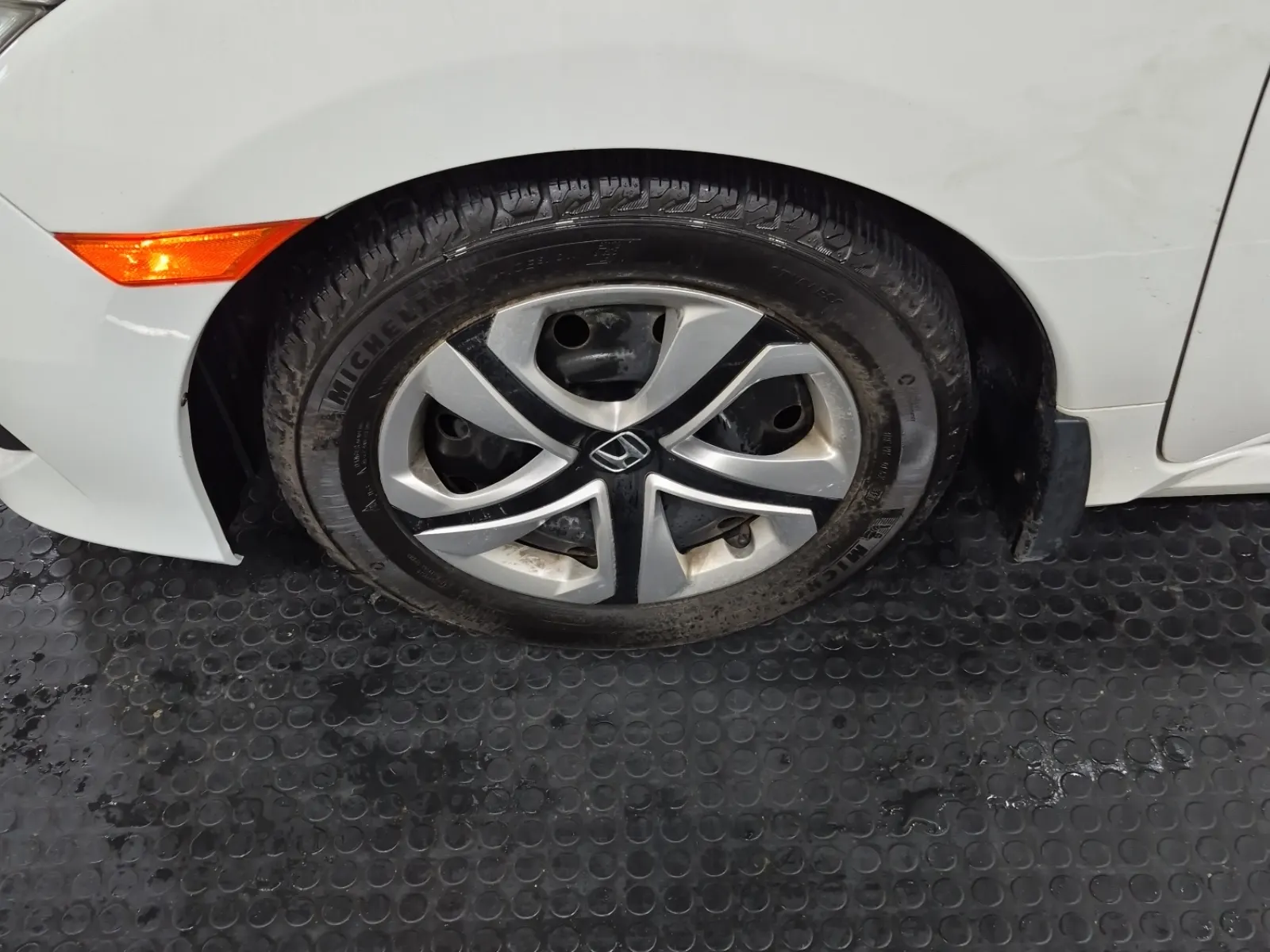 Front driver wheel/tire photo