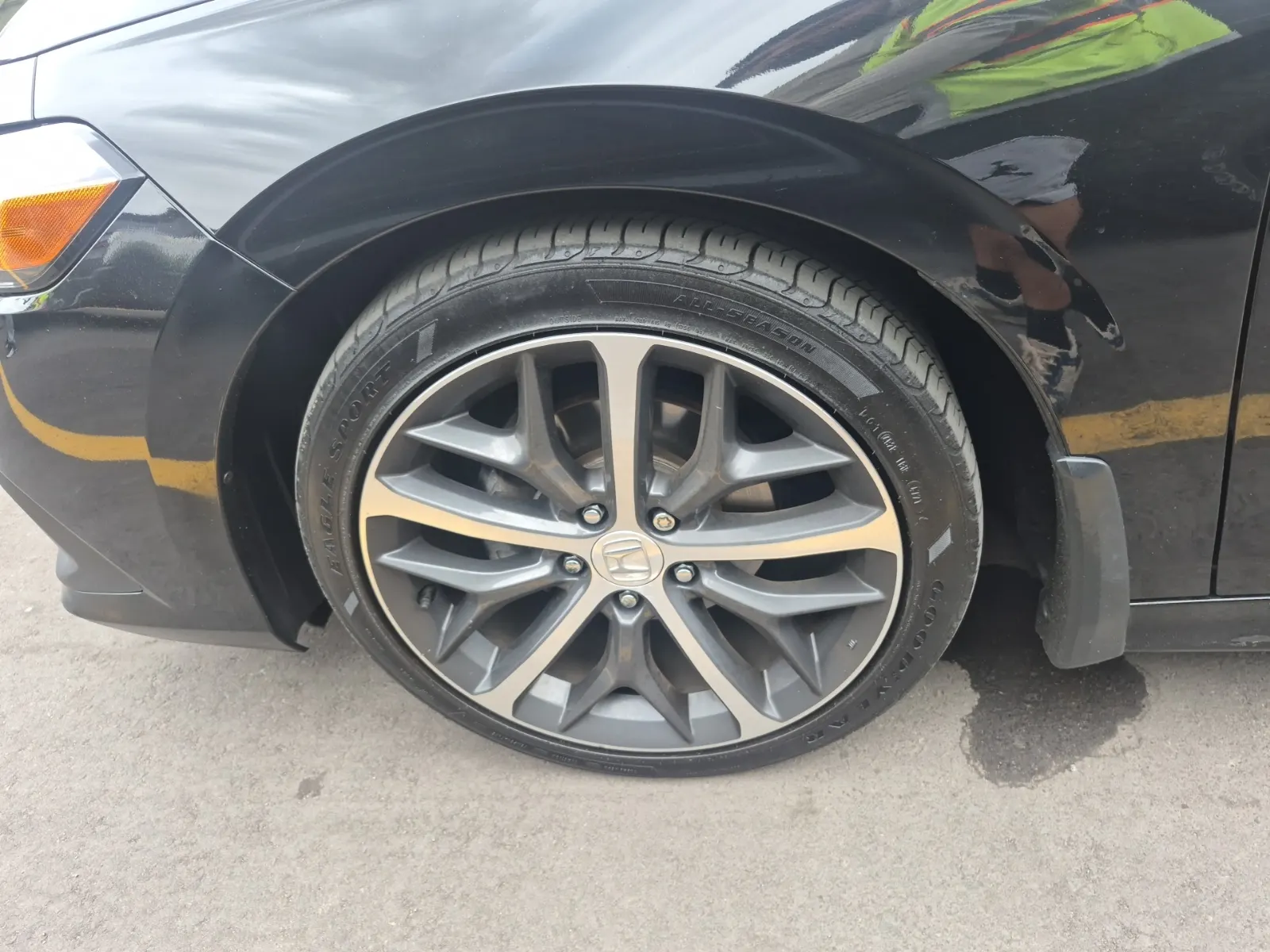 Front driver wheel/tire photo