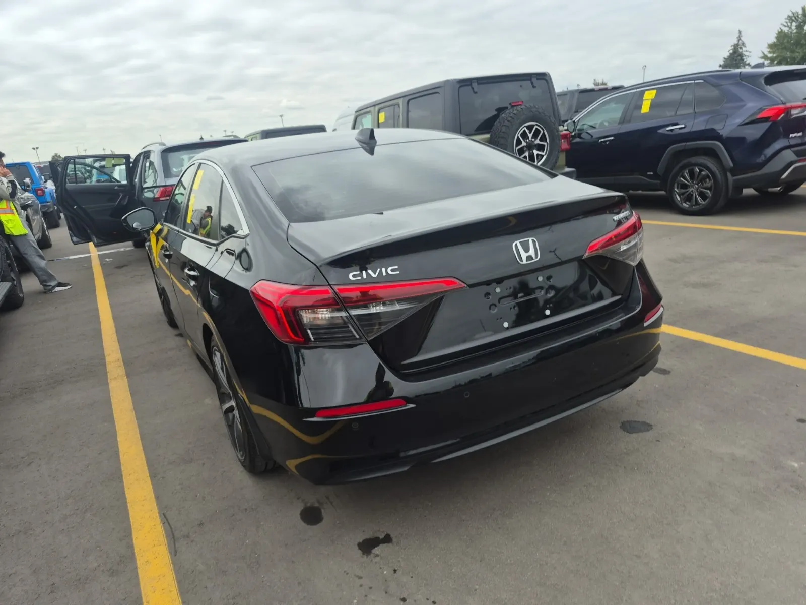 Driver Rear 3/4 Photo