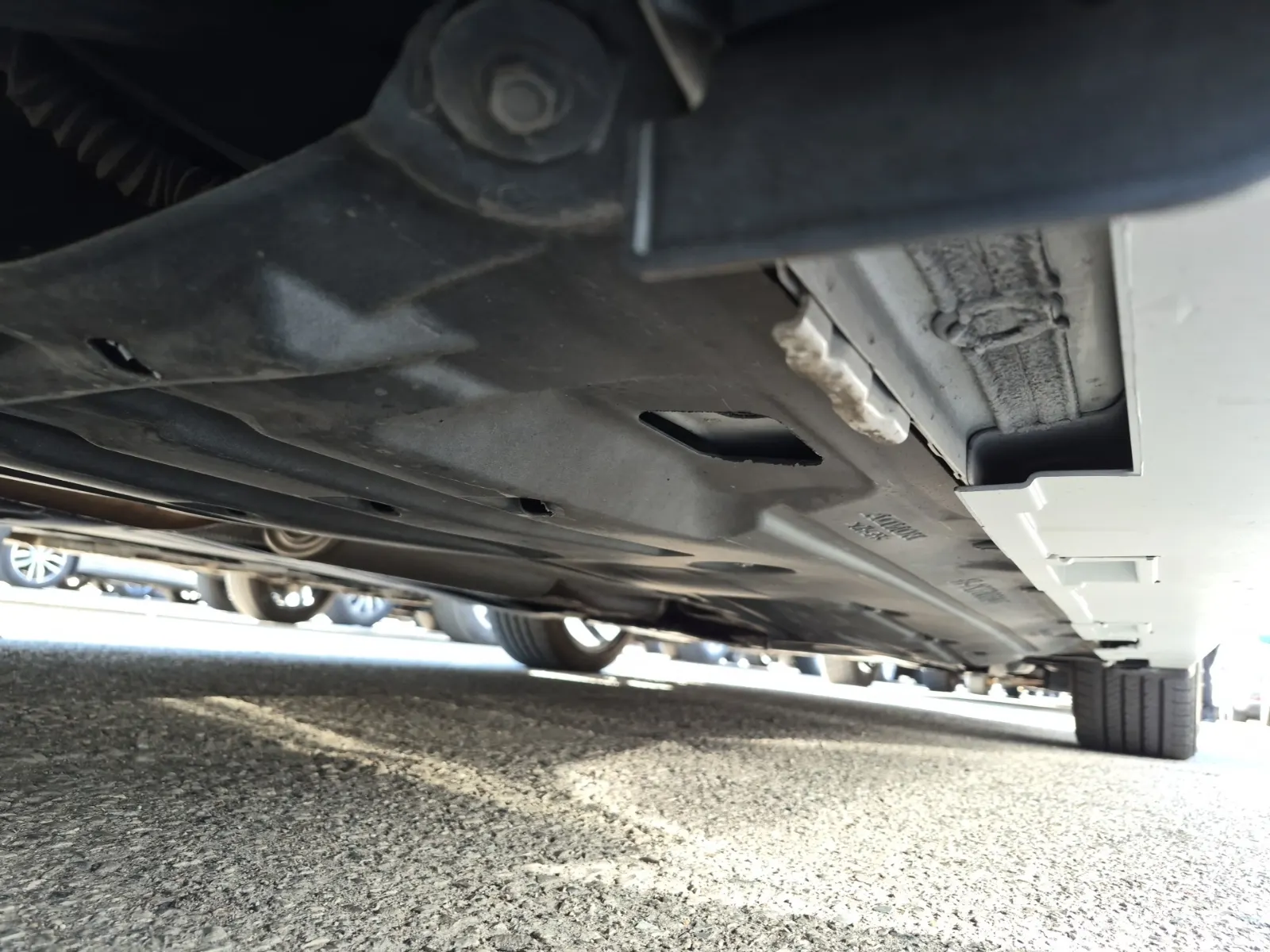 Undercarriage - Passenger Photo