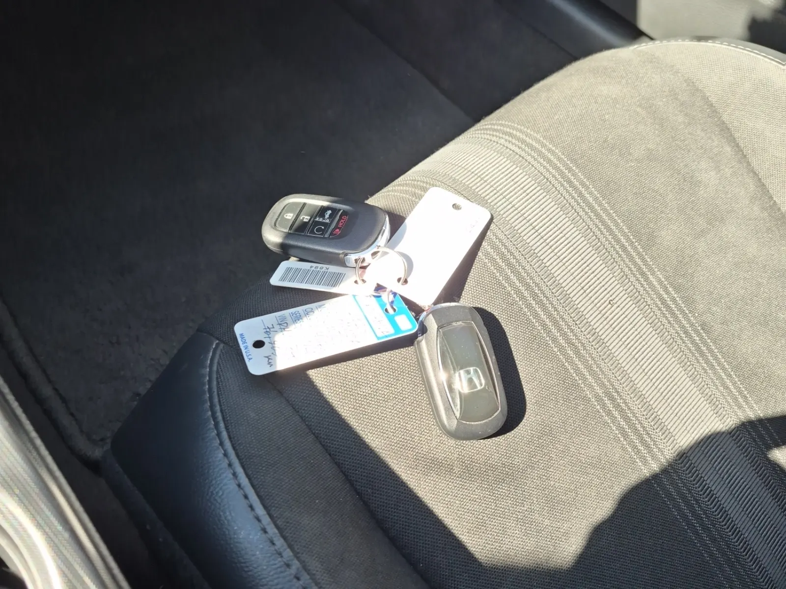 Keys/Fobs/Manual Photo