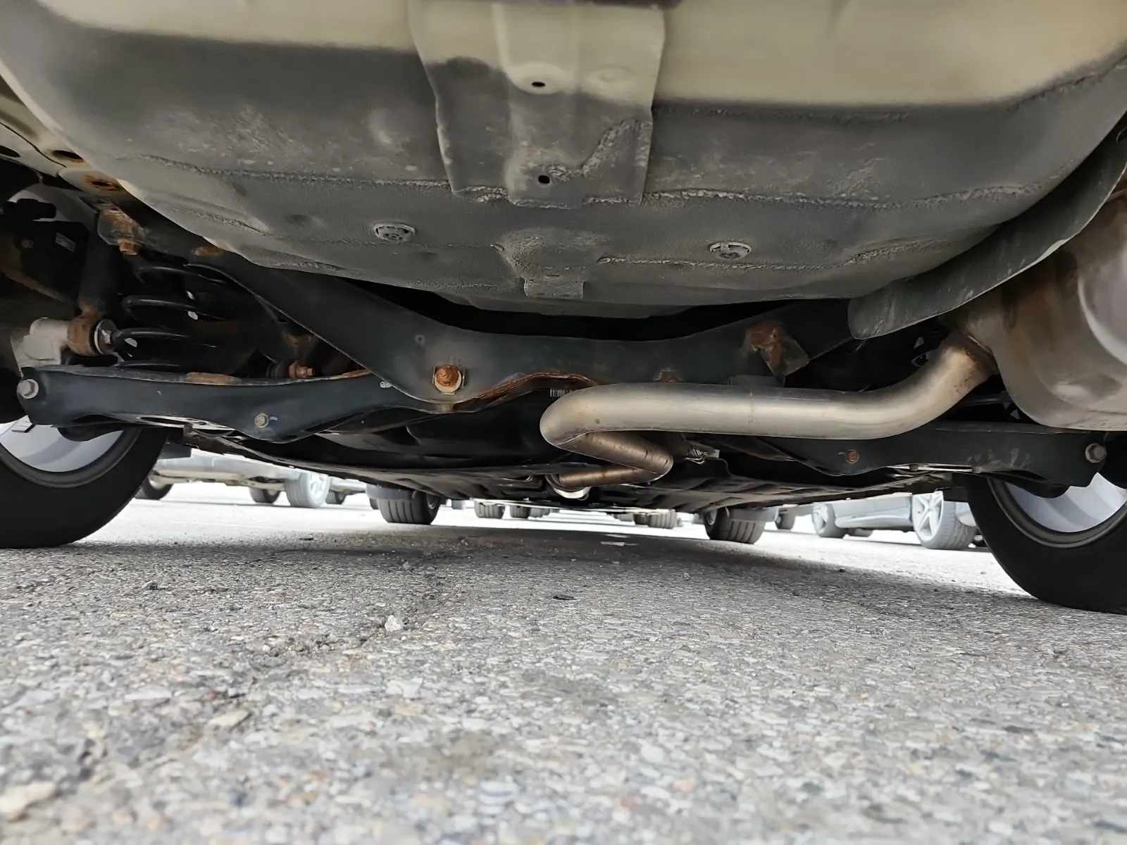Undercarriage - Rear Photo