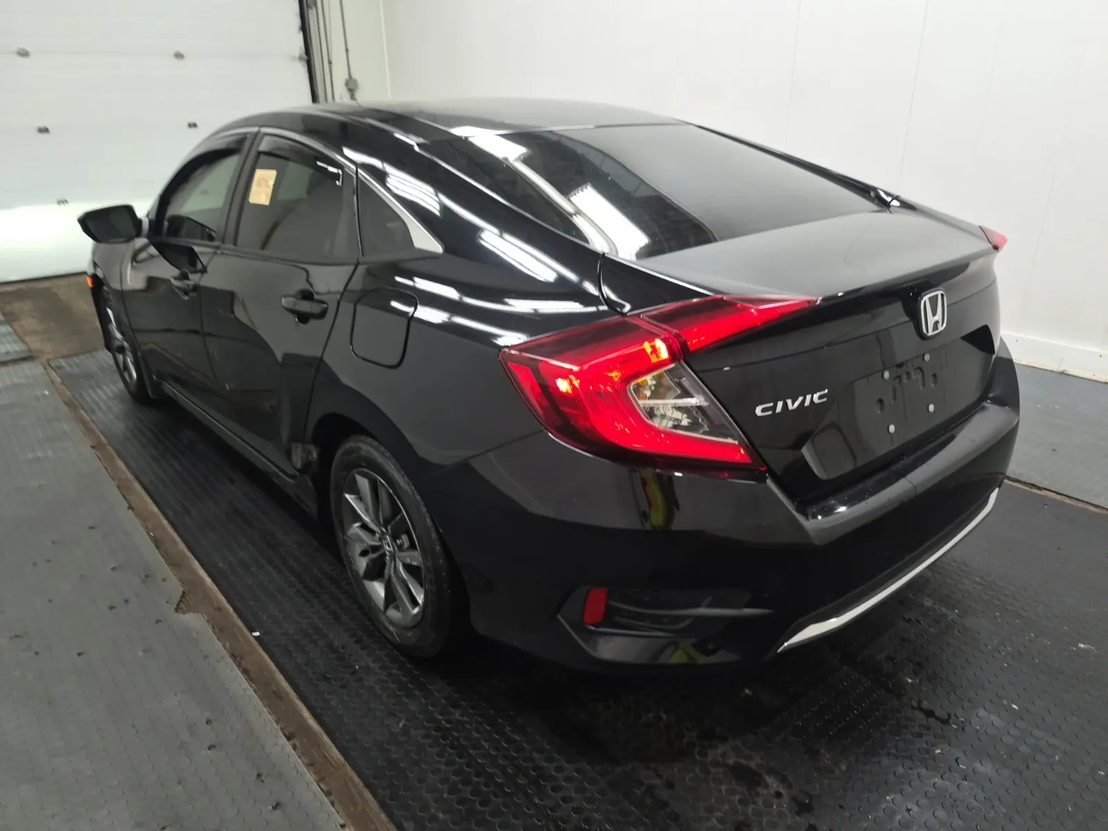 Driver Rear 3/4 Photo