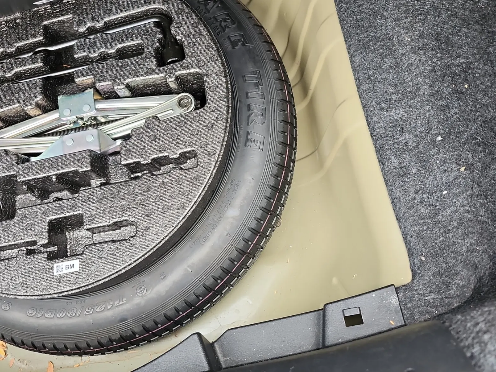 Spare Tire & Wheel Photo