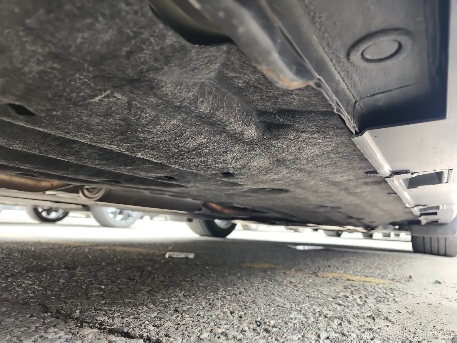 Undercarriage - Passenger Photo