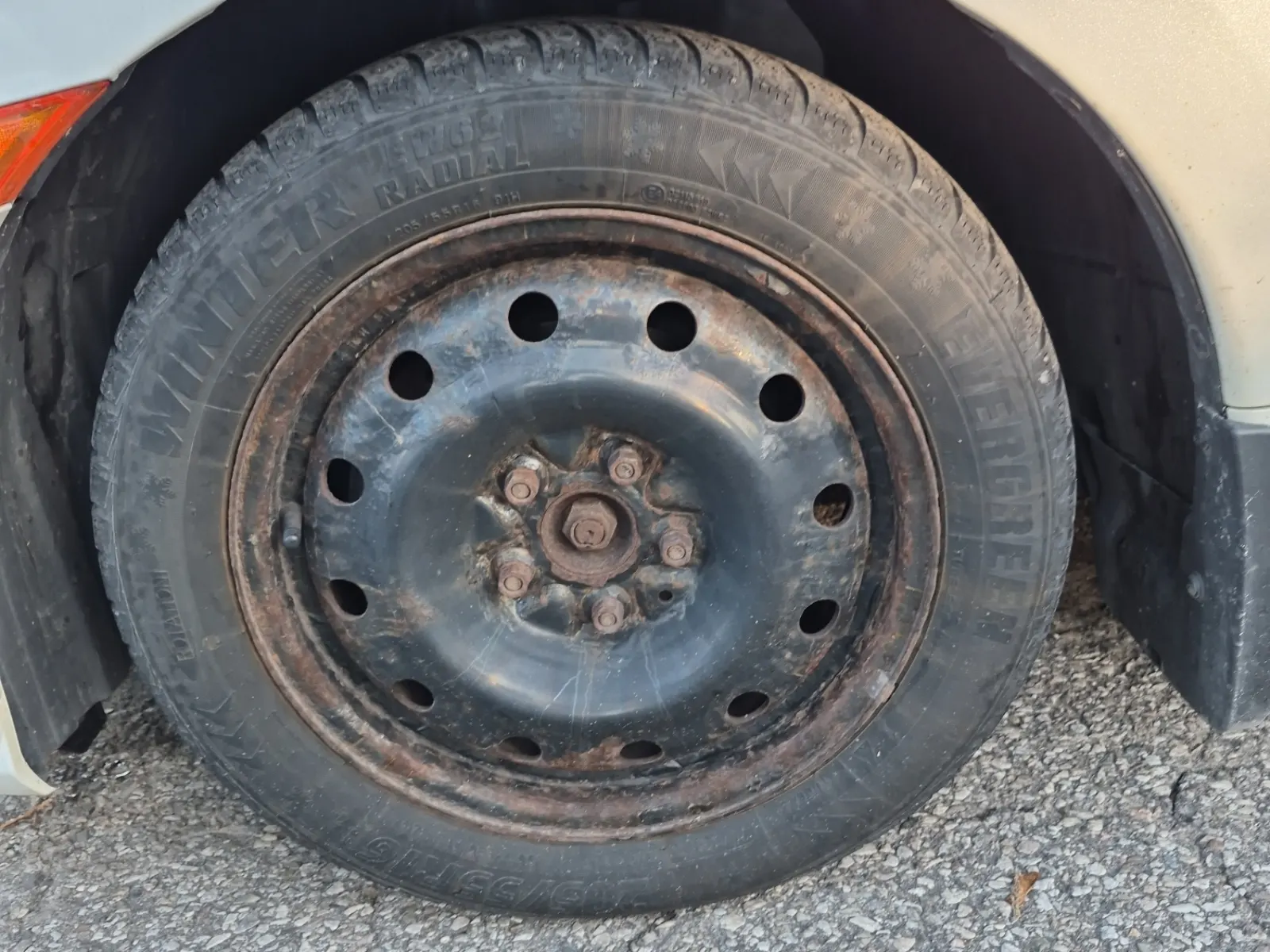 Front driver wheel/tire photo