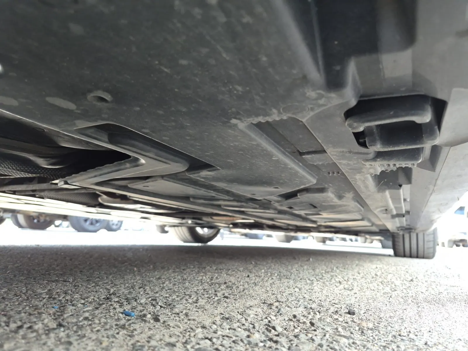 Undercarriage - Passenger Photo