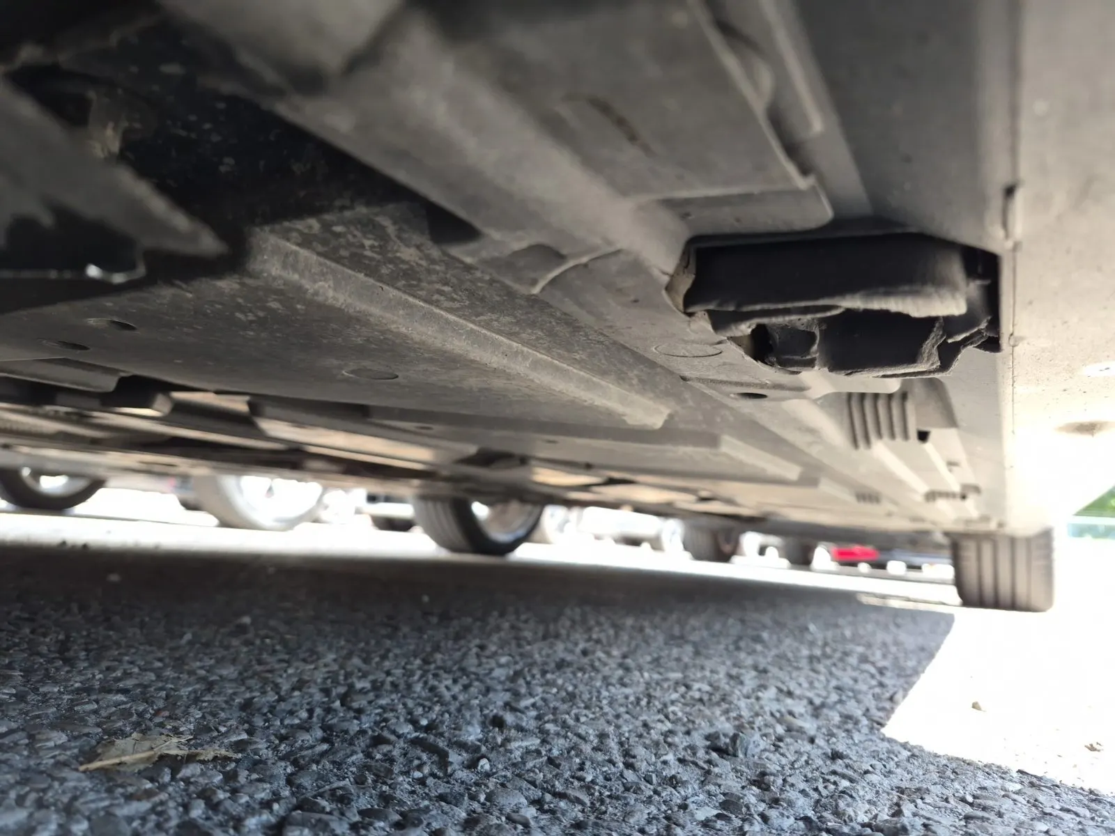Undercarriage - Driver Photo
