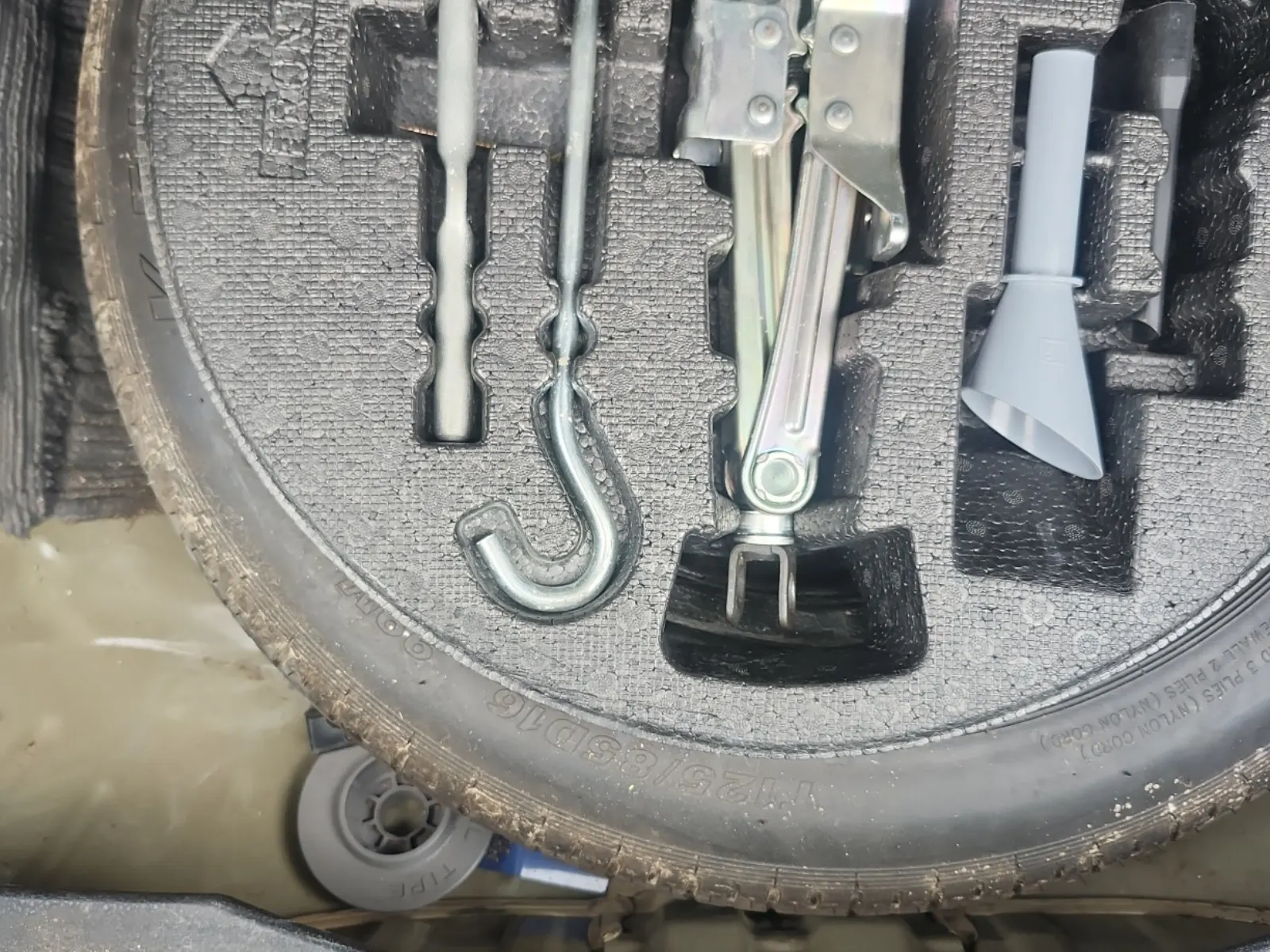 Spare Tire & Wheel Photo