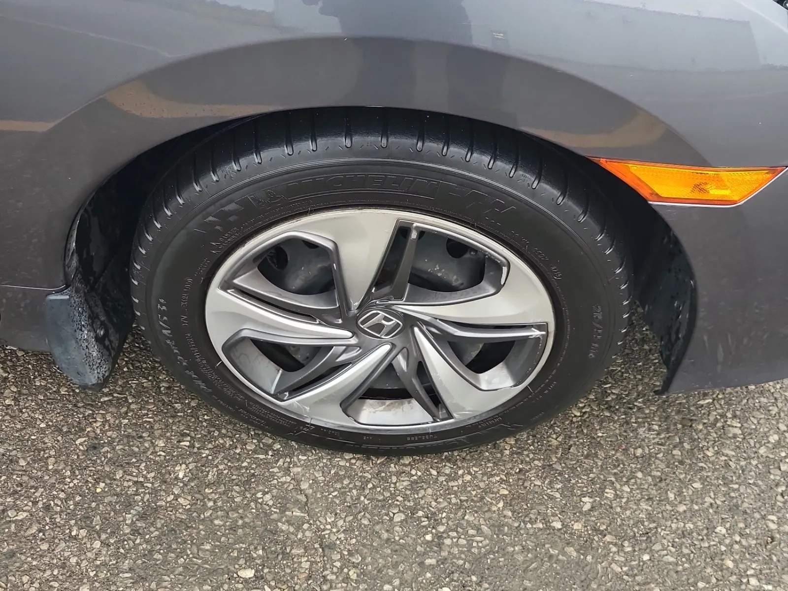 Right Front Wheel/Tire Photo