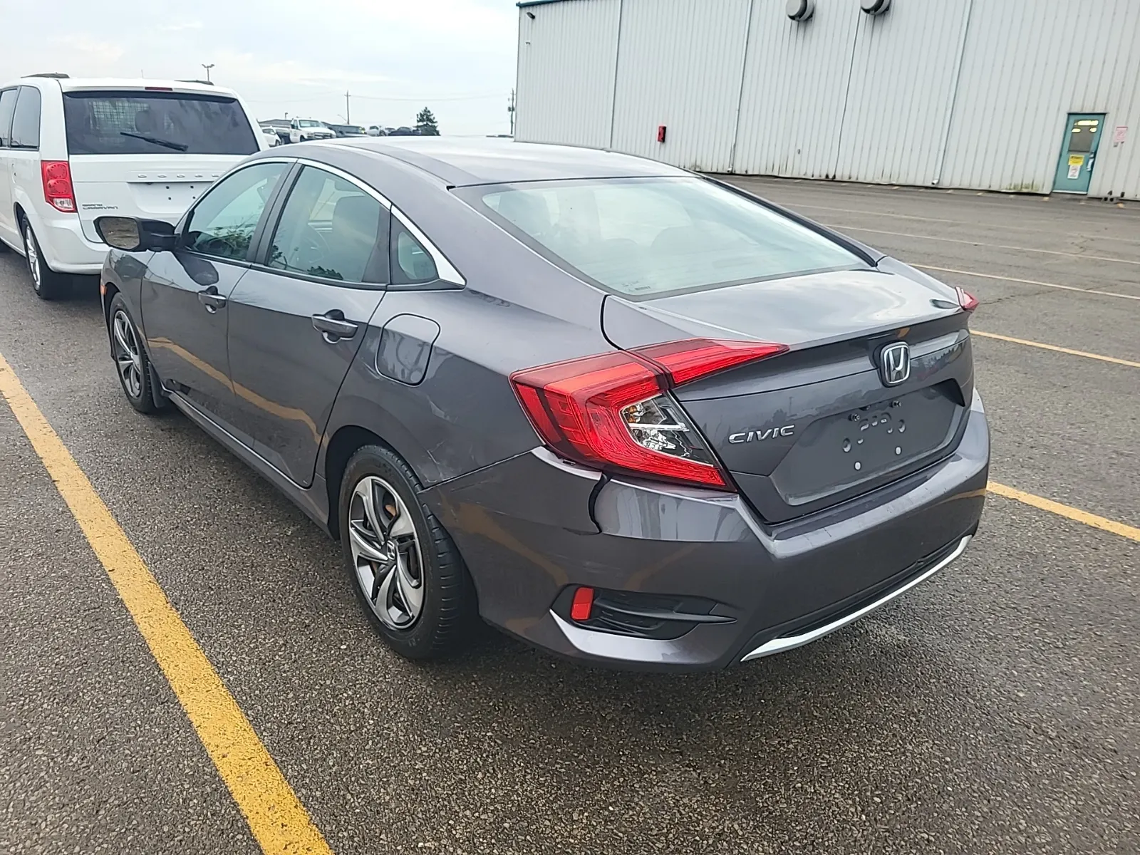 Driver Rear 3/4 Photo