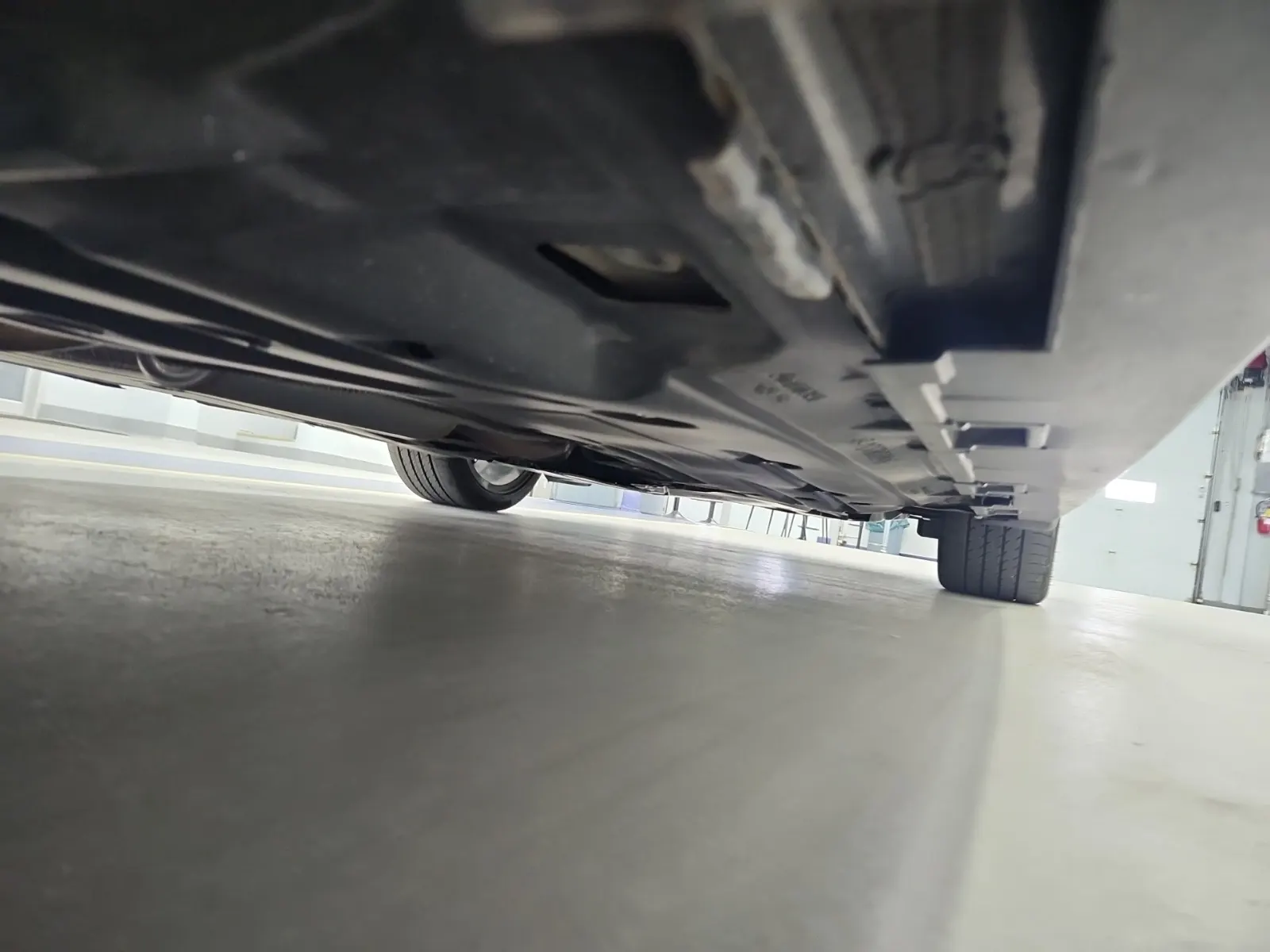 Undercarriage - Passenger Photo