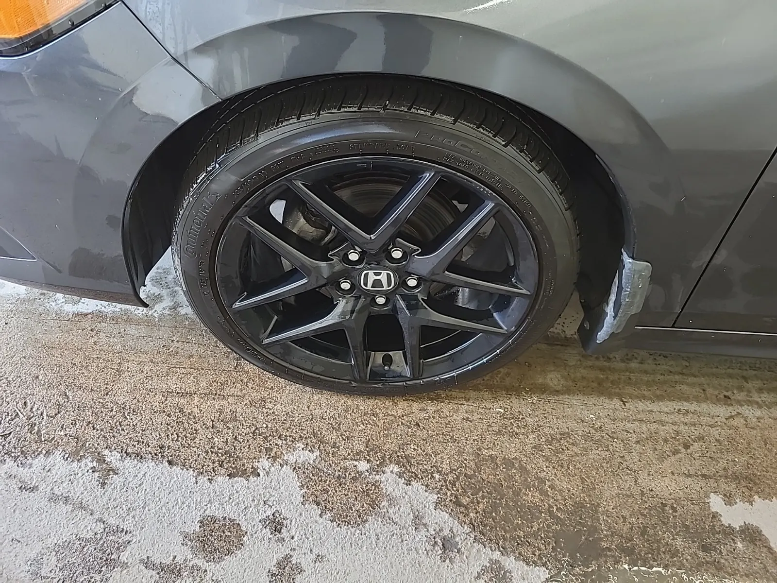 Front driver wheel/tire photo