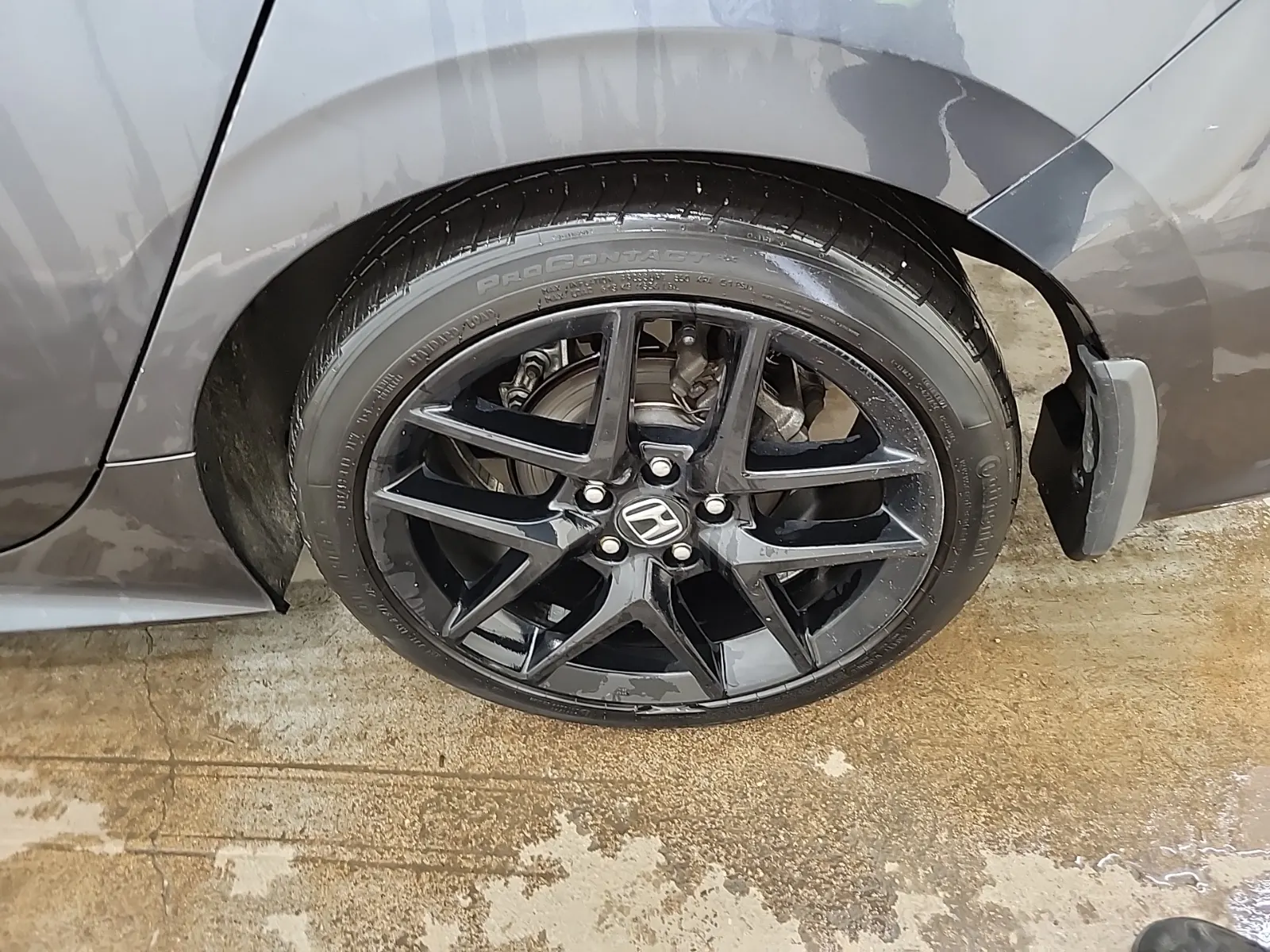 Left Rear Wheel/Tire Photo