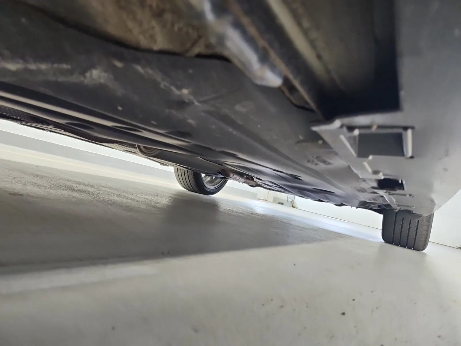Undercarriage - Driver Photo