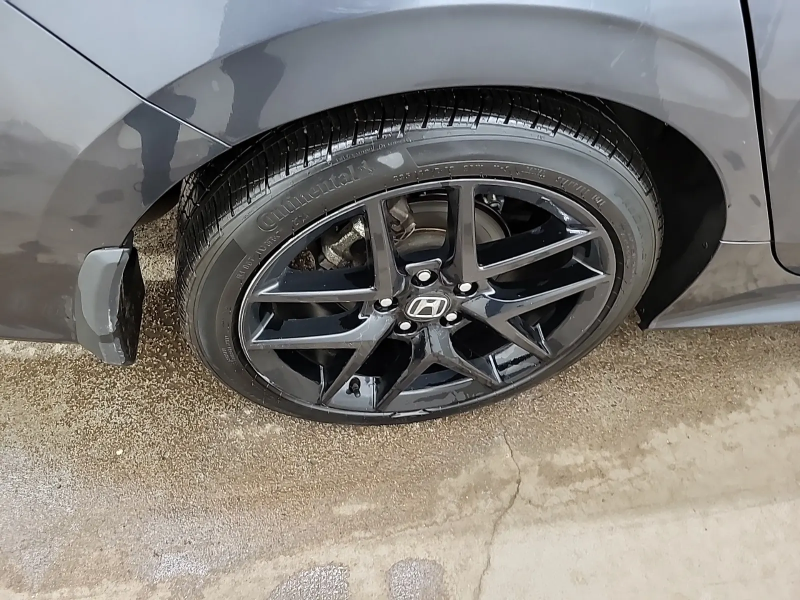 Right Rear Wheel/Tire Photo