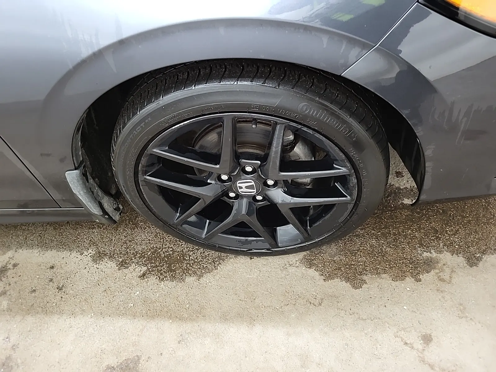Right Front Wheel/Tire Photo