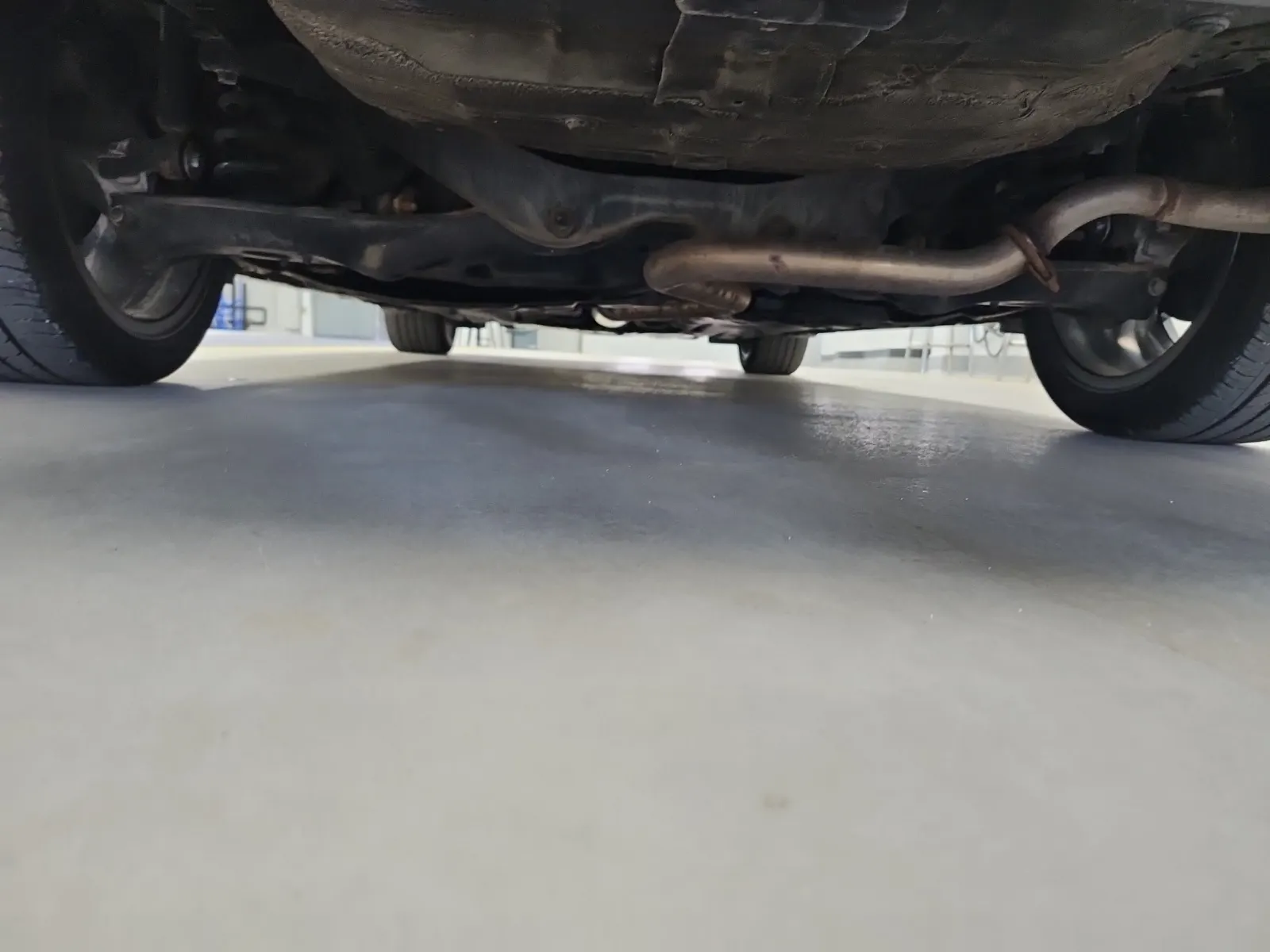 Undercarriage - Rear Photo