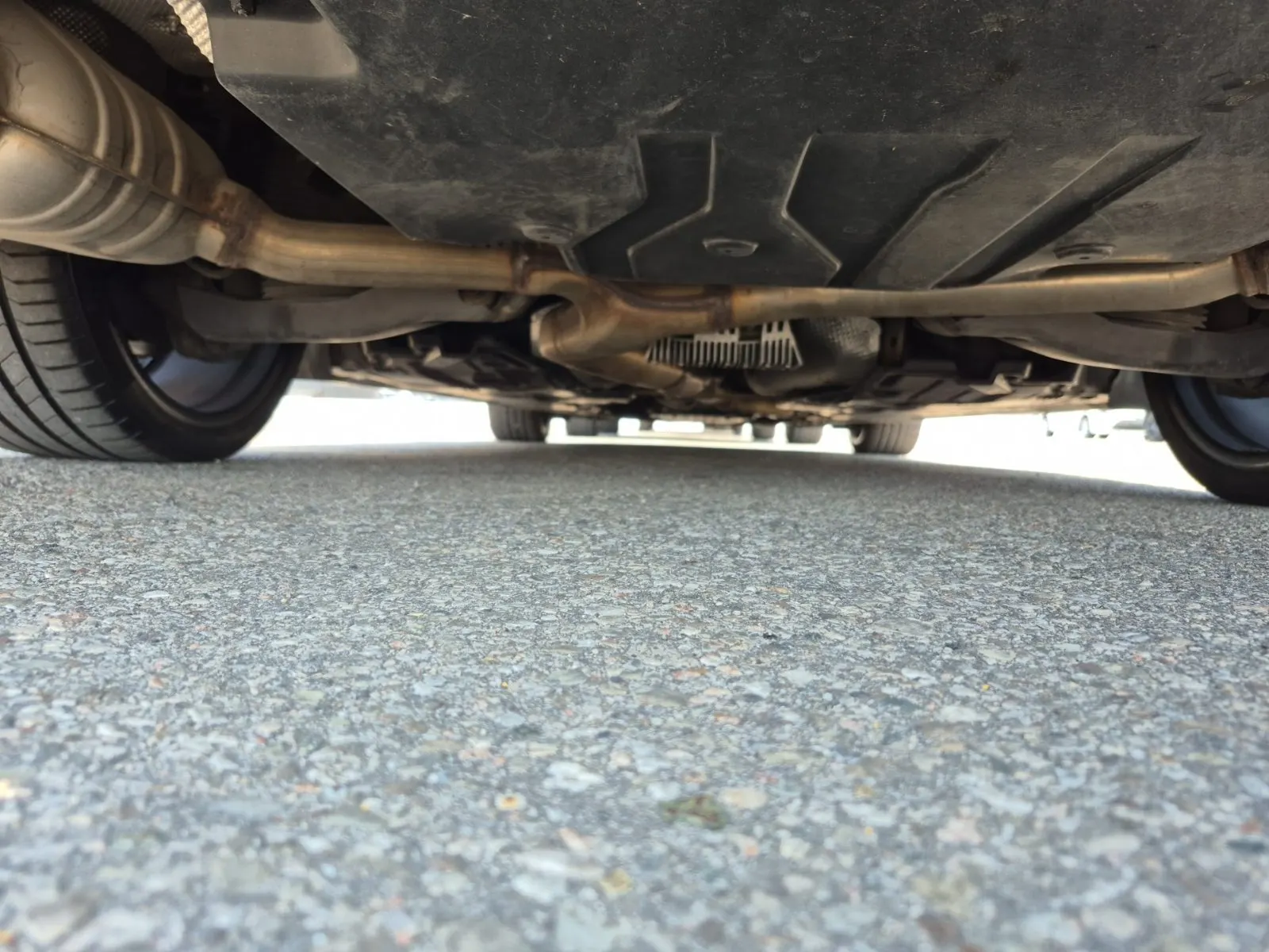 Undercarriage - Rear Photo