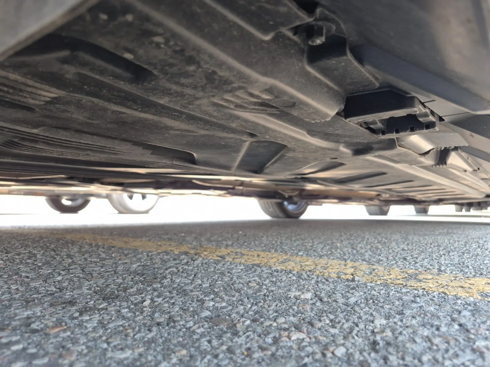 Undercarriage - Passenger Photo
