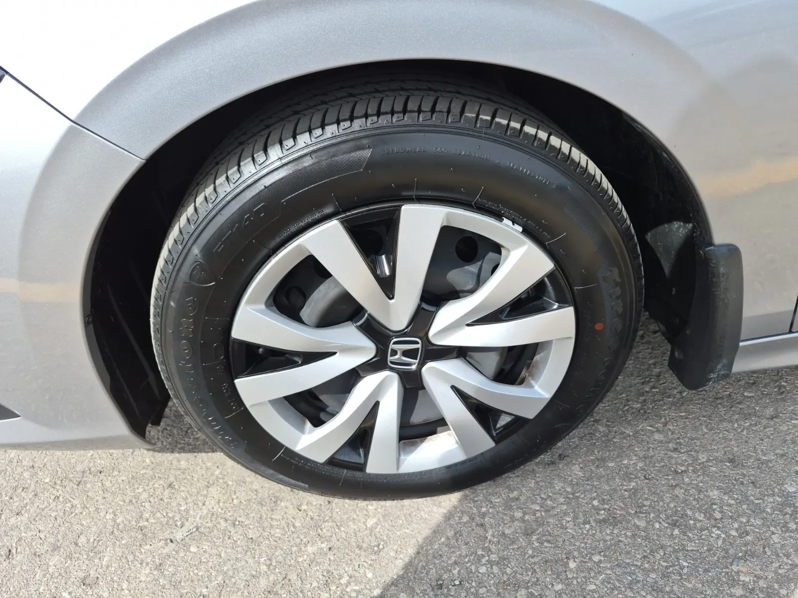 Front driver wheel/tire photo