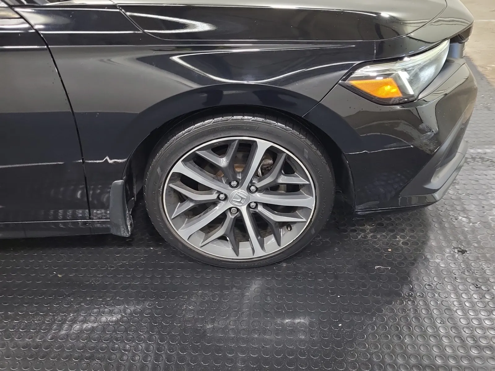 Right Front Wheel/Tire Photo