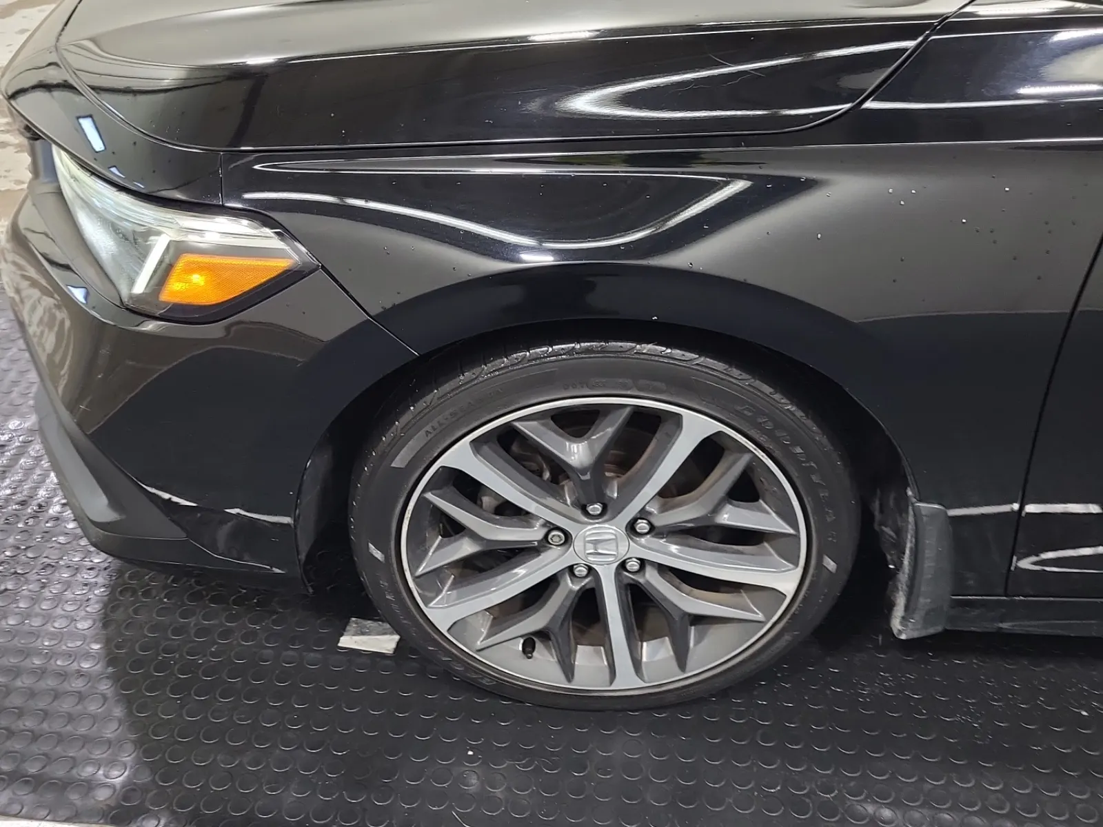 Front driver wheel/tire photo