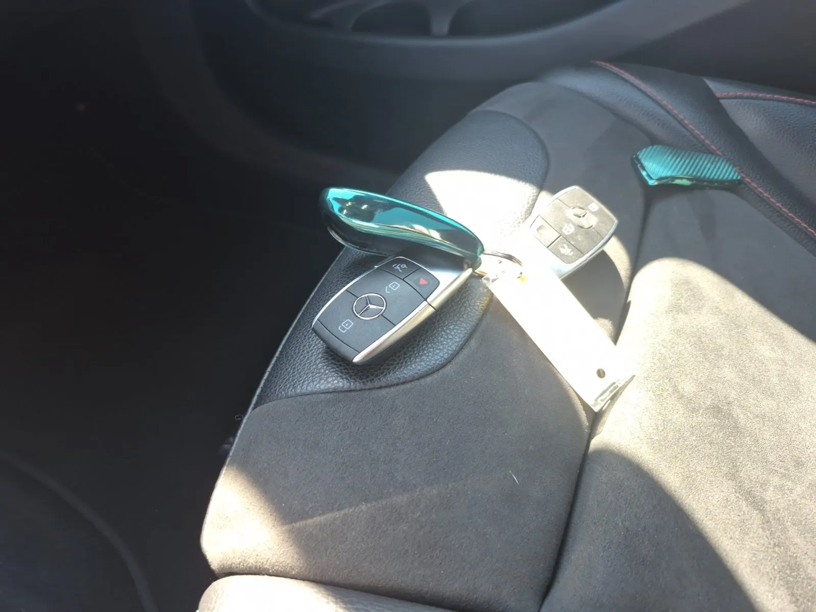Keys/Fobs/Manual Photo