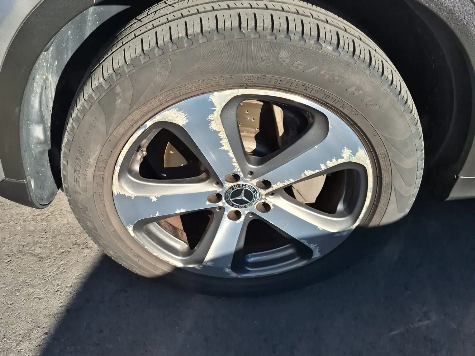 Front driver wheel/tire photo