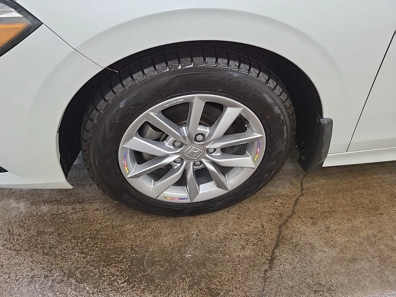 Front driver wheel/tire photo