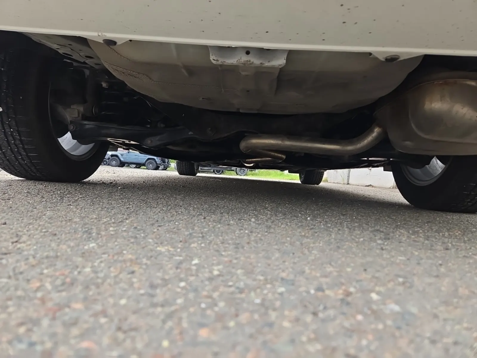 Undercarriage - Rear Photo