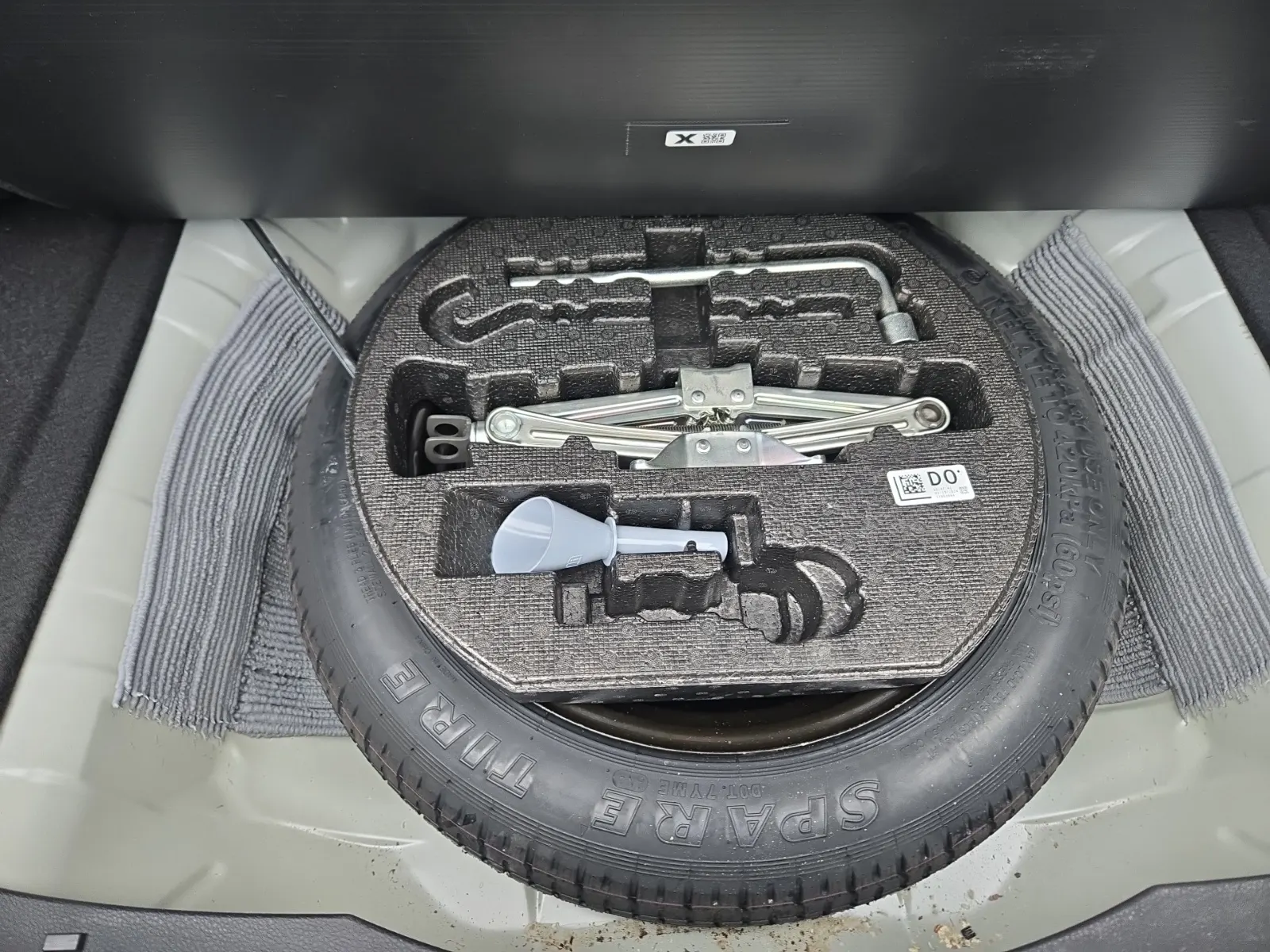 Spare Tire & Wheel Photo