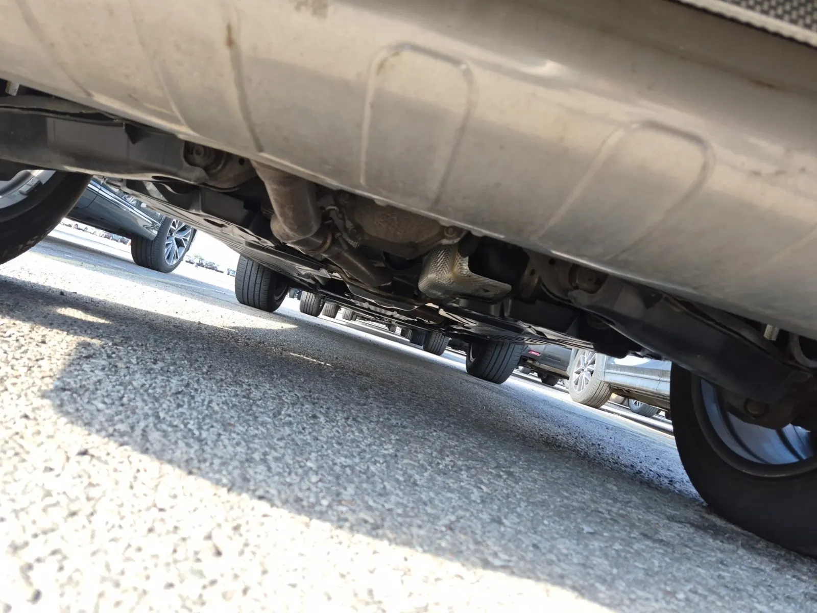 Undercarriage - Rear Photo