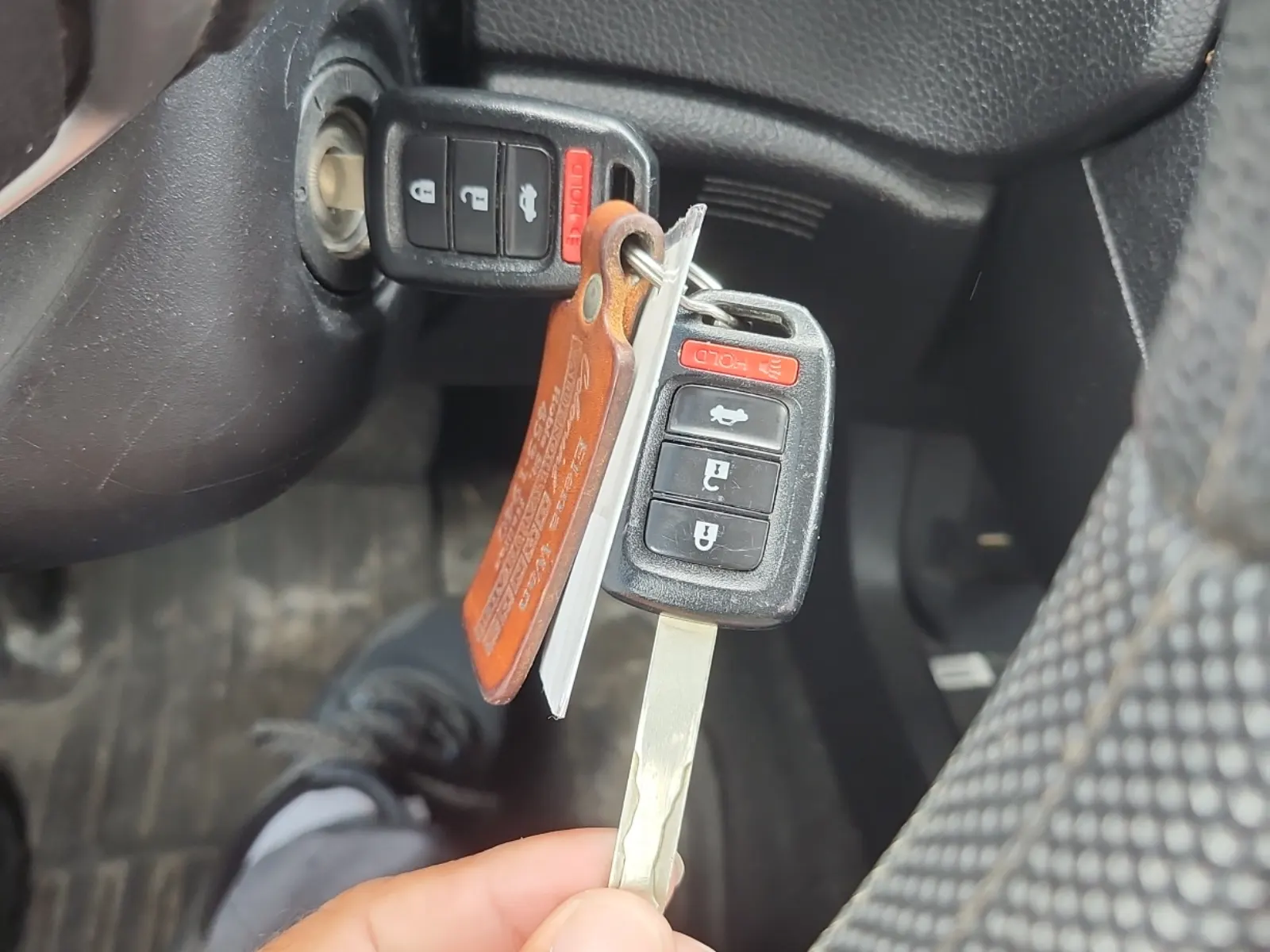 Keys/Fobs/Manual Photo