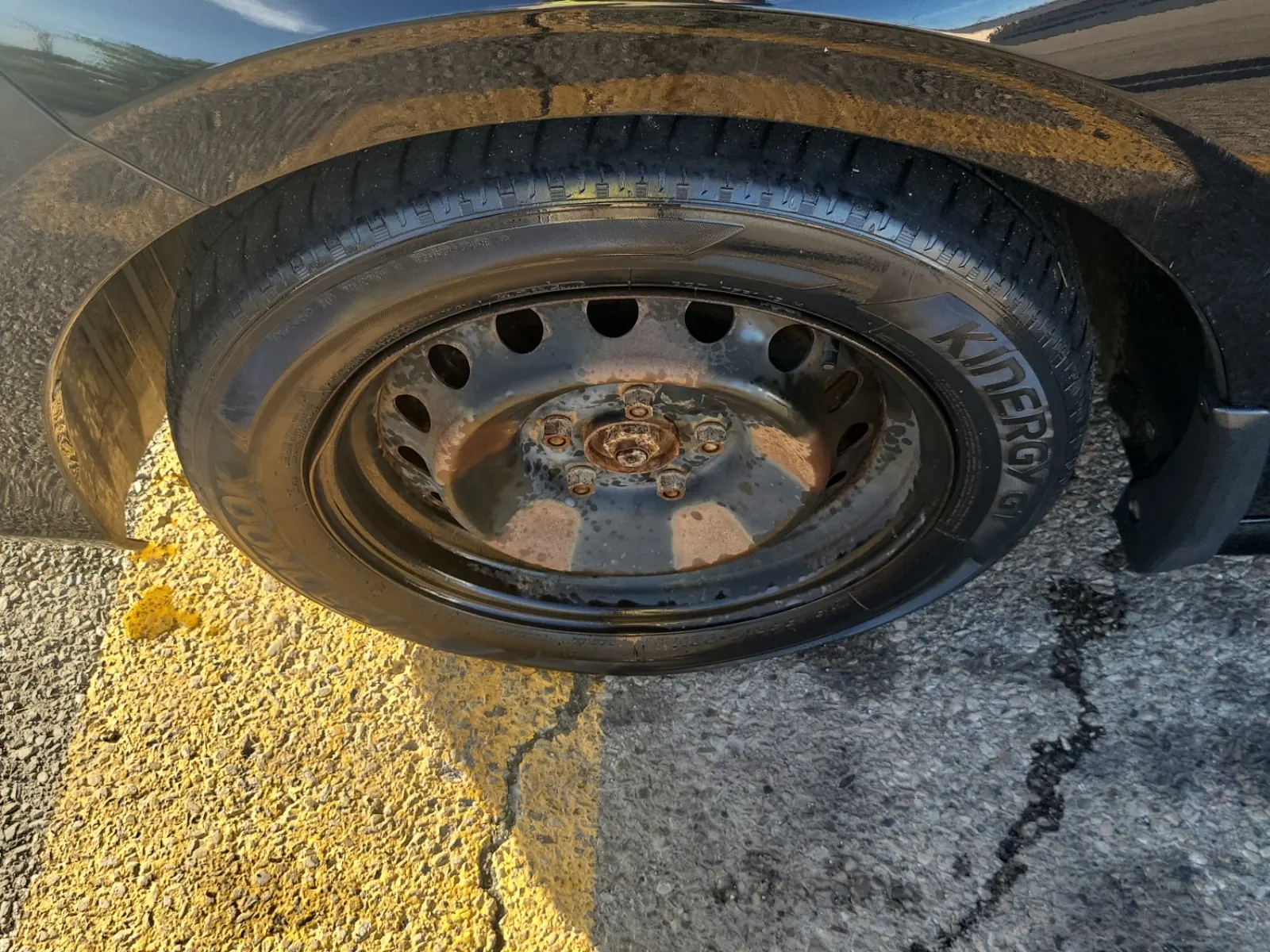Front driver wheel/tire photo