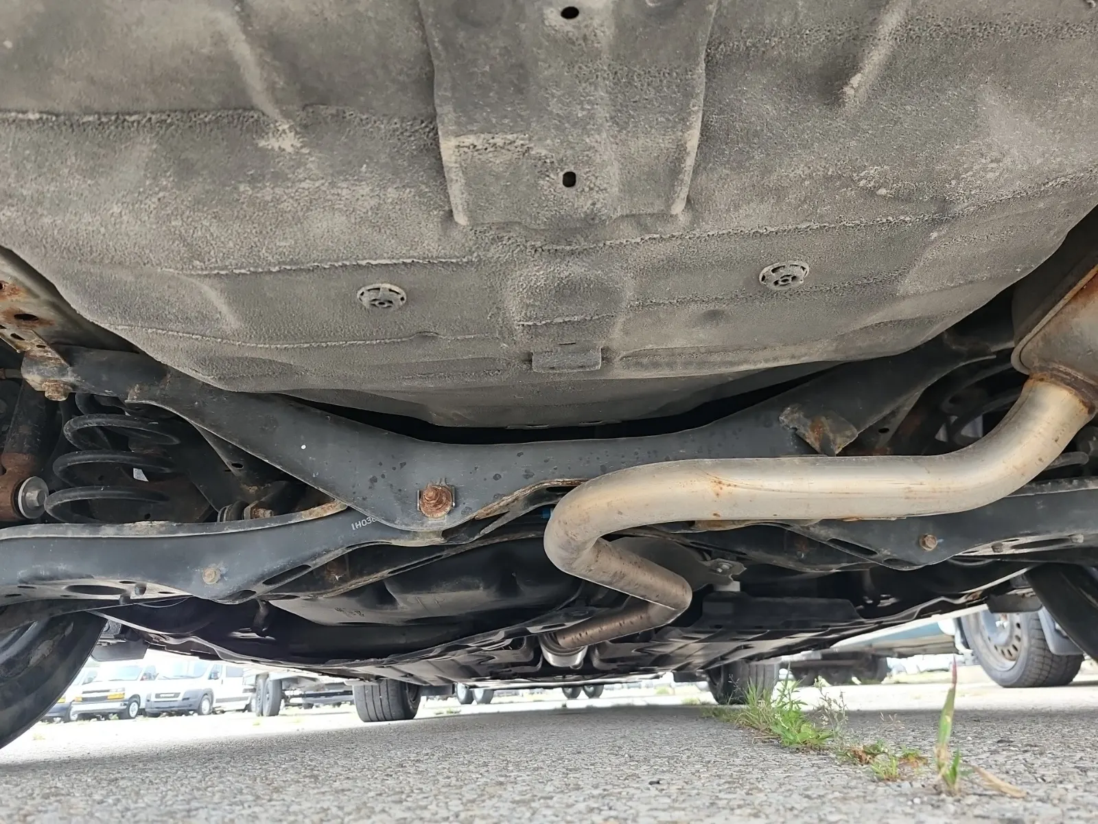 Undercarriage - Rear Photo