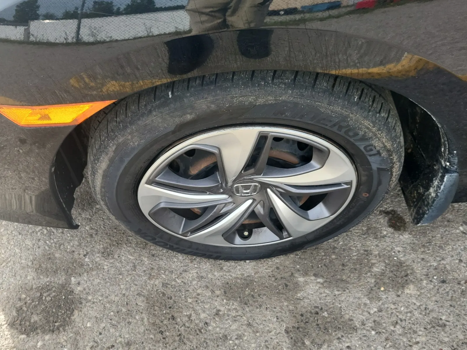 Front driver wheel/tire photo