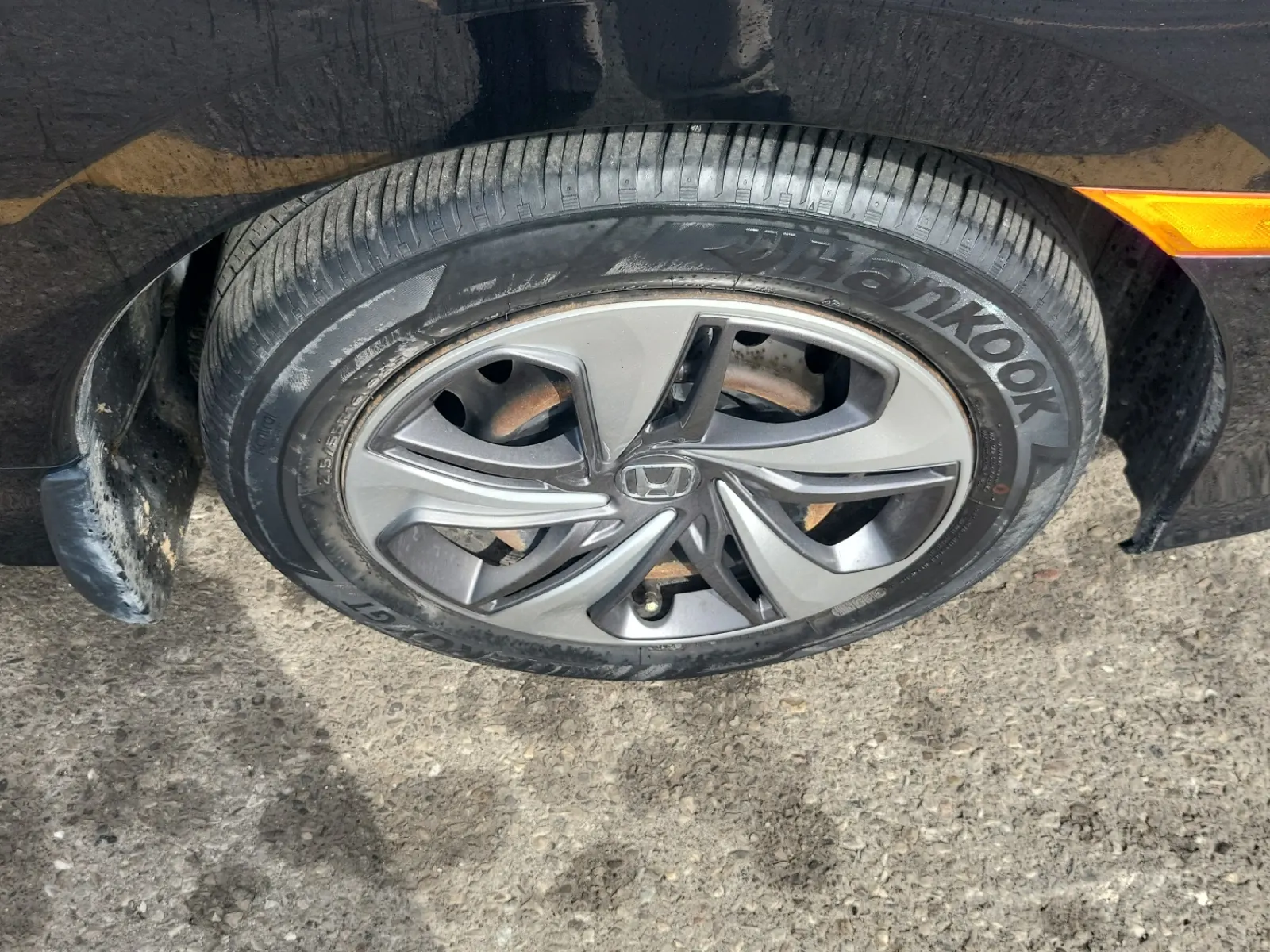 Right Front Wheel/Tire Photo