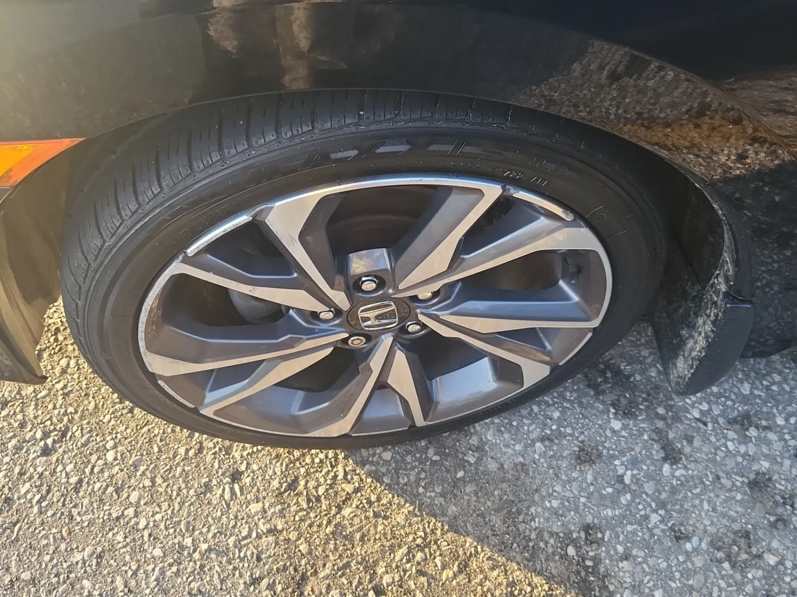 Front driver wheel/tire photo