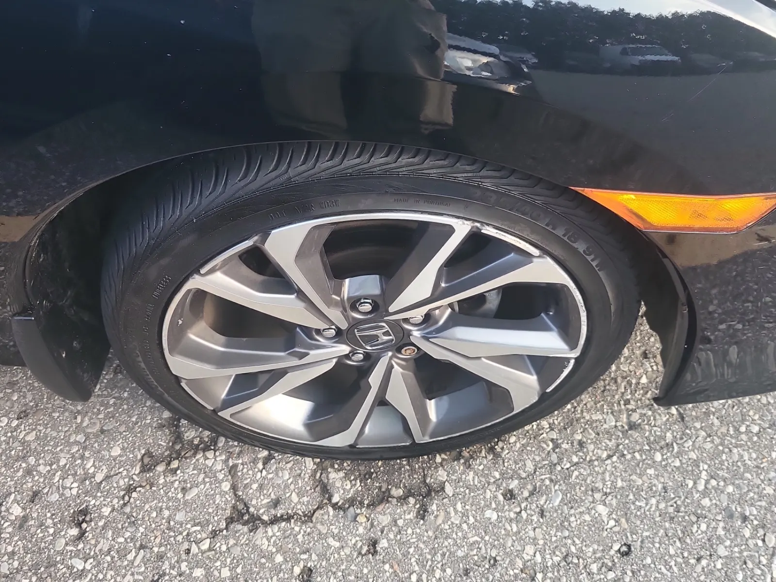 Right Front Wheel/Tire Photo