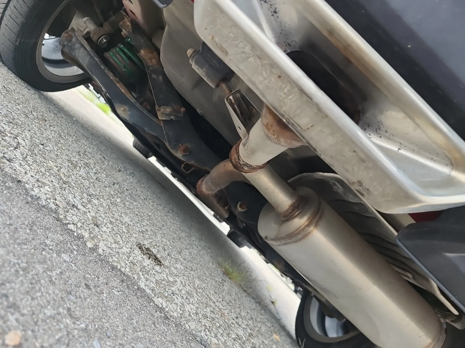 Undercarriage - Rear Photo