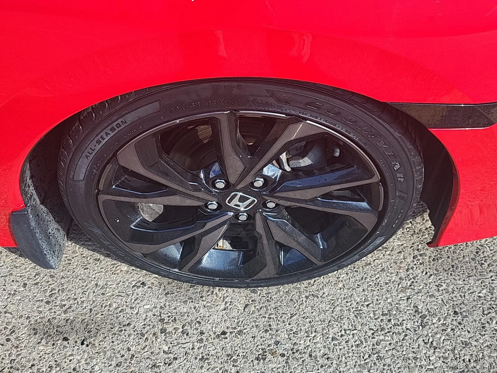 Right Front Wheel/Tire Photo