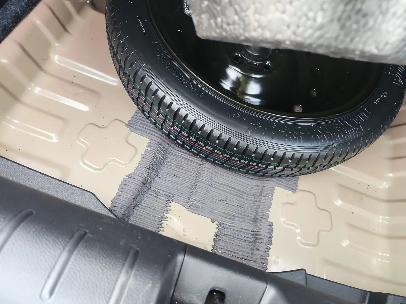 Spare Tire & Wheel Photo