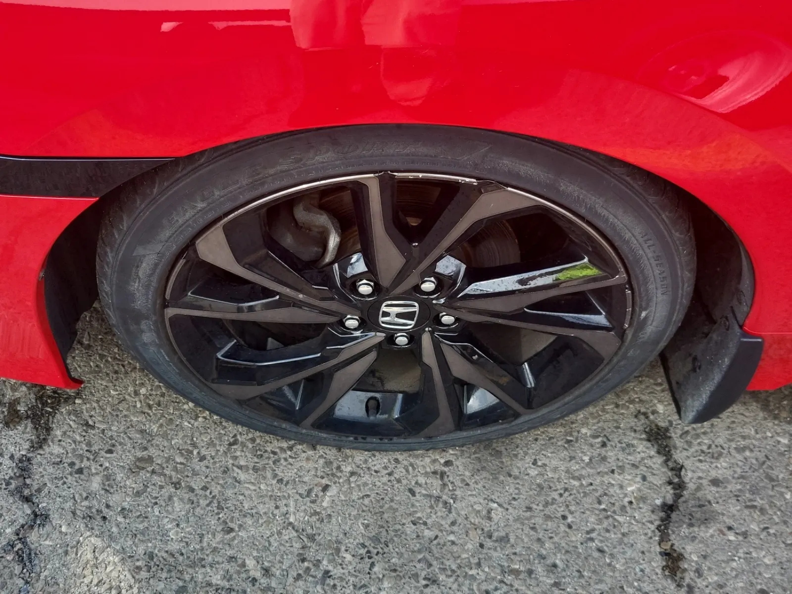 Front driver wheel/tire photo