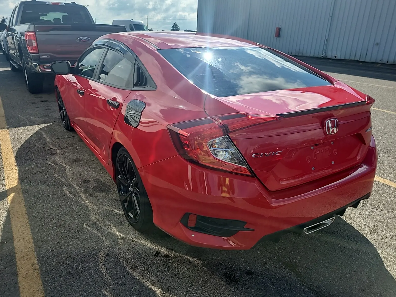 Driver Rear 3/4 Photo