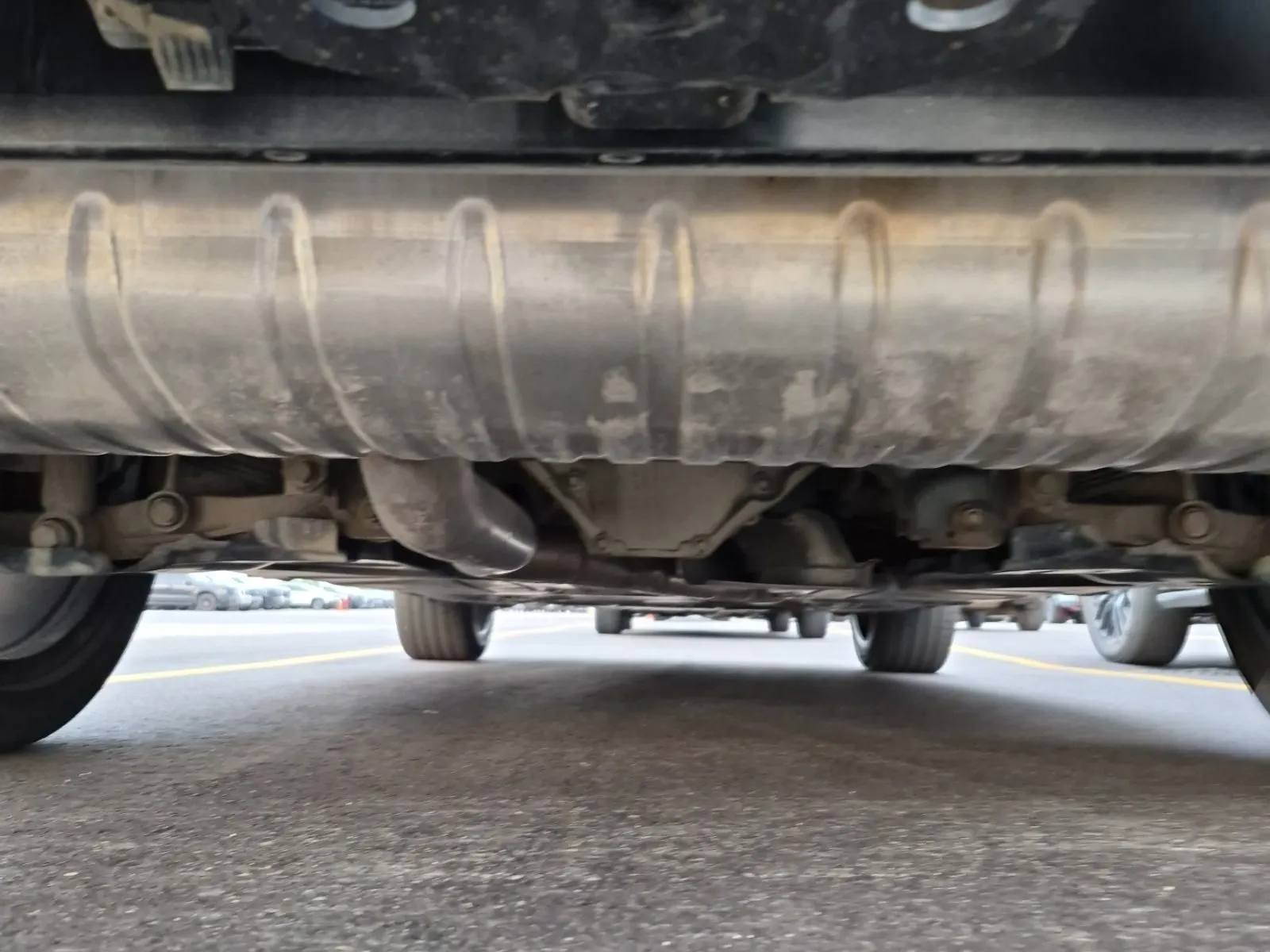 Undercarriage - Rear Photo