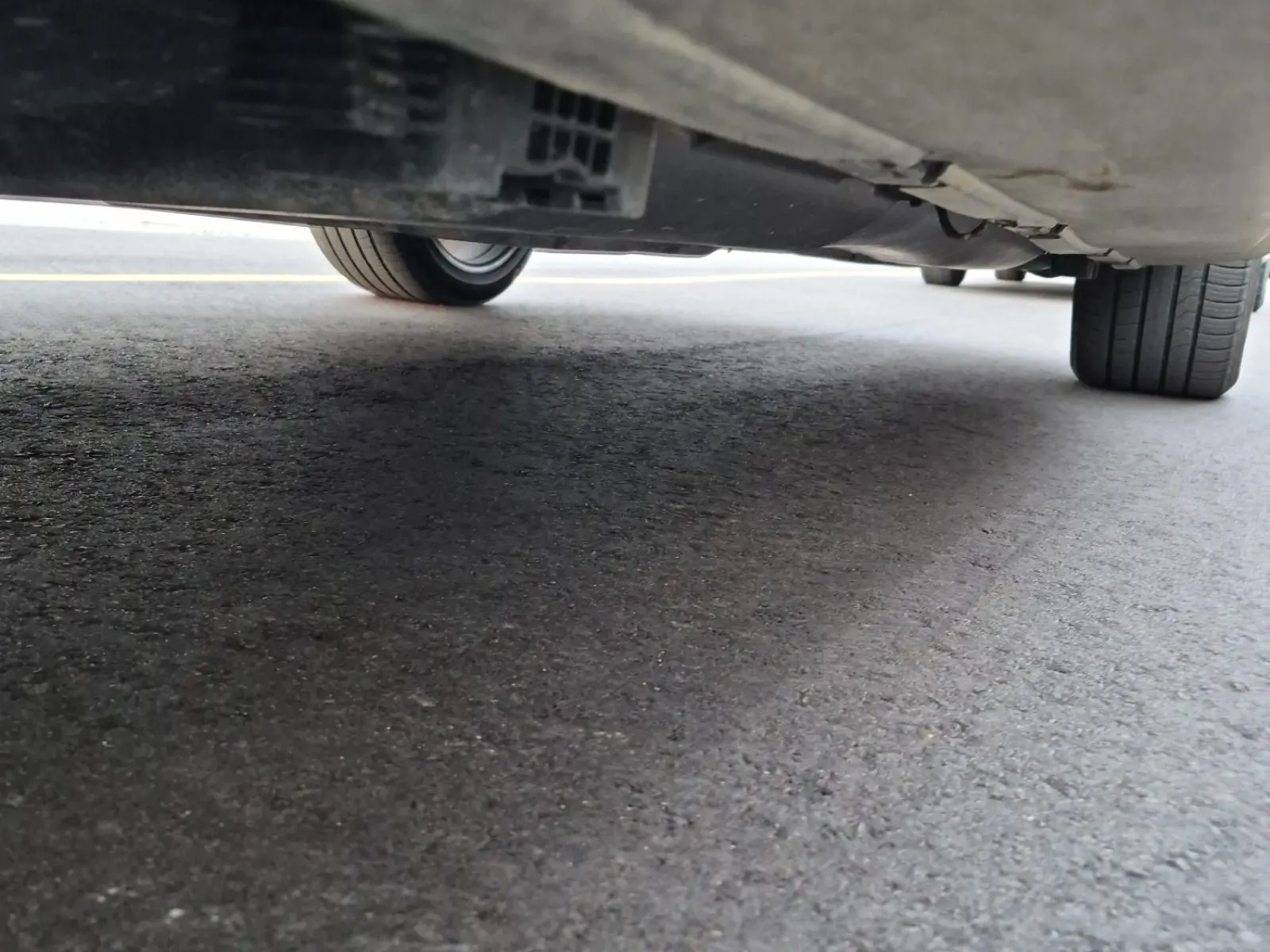 Undercarriage - Passenger Photo